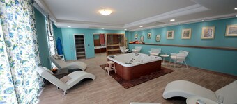 Villa with pool: sea and land in the beautiful Marche hills