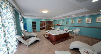 Villa with pool: sea and land in the beautiful Marche hills