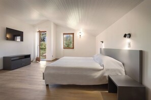 4 bedrooms, iron/ironing board, travel cot, WiFi