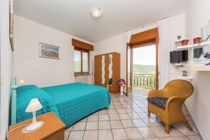 1 chambre, bureau, fer et planche à repasser, Wi-Fi gratuit