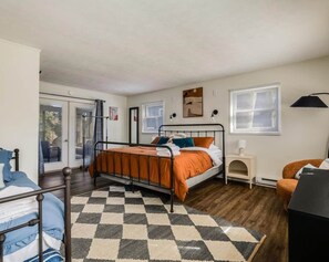 4 bedrooms, free WiFi, bed sheets