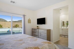 4 bedrooms, desk, iron/ironing board, travel cot