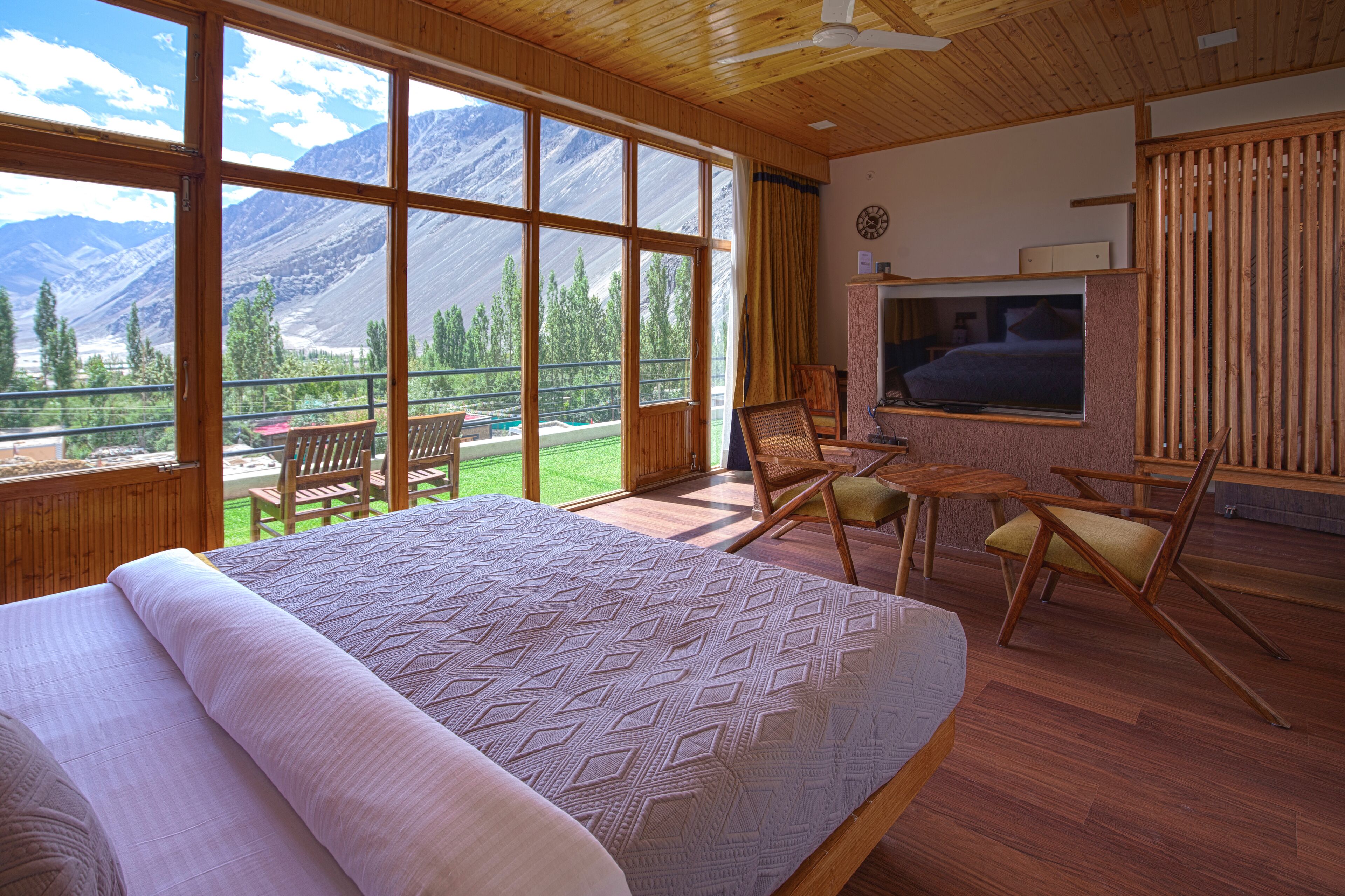 Premier Room | Premium bedding, free WiFi, bed sheets