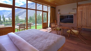 Premier Room | Premium bedding, free WiFi, bed sheets