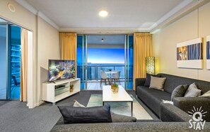 TV - 2 Bedroom 2 Bathroom Ocean - Q Stay (Surfers Paradise)