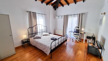 Escrivaninha, espaço de trabalho para notebook