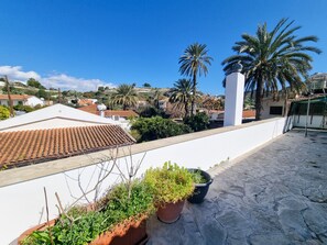 Balcony view - Mountains Retreat Rooms & Suites (Agios Theodoros)