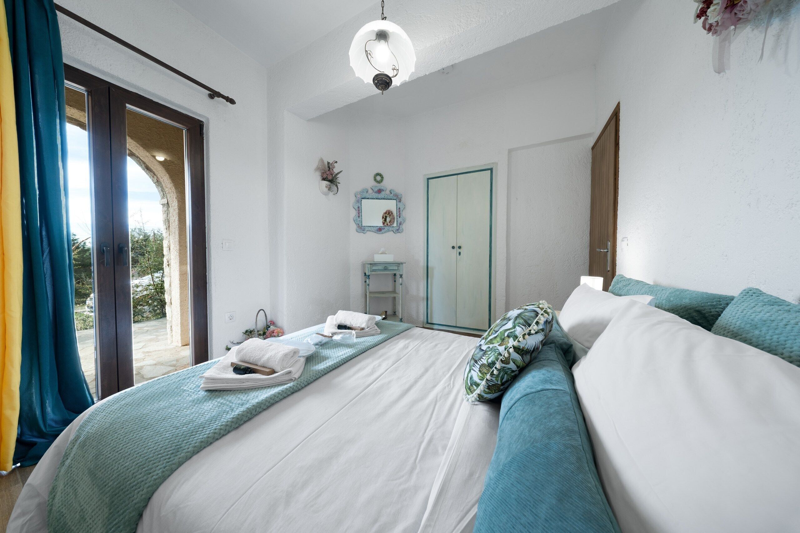 1 habitación, tabla de planchar con plancha, wifi gratis y ropa de cama 