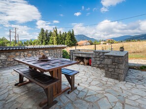 Outdoor dining - Villa Dianne Apt 1 Livadi Arachovas (Arachova)