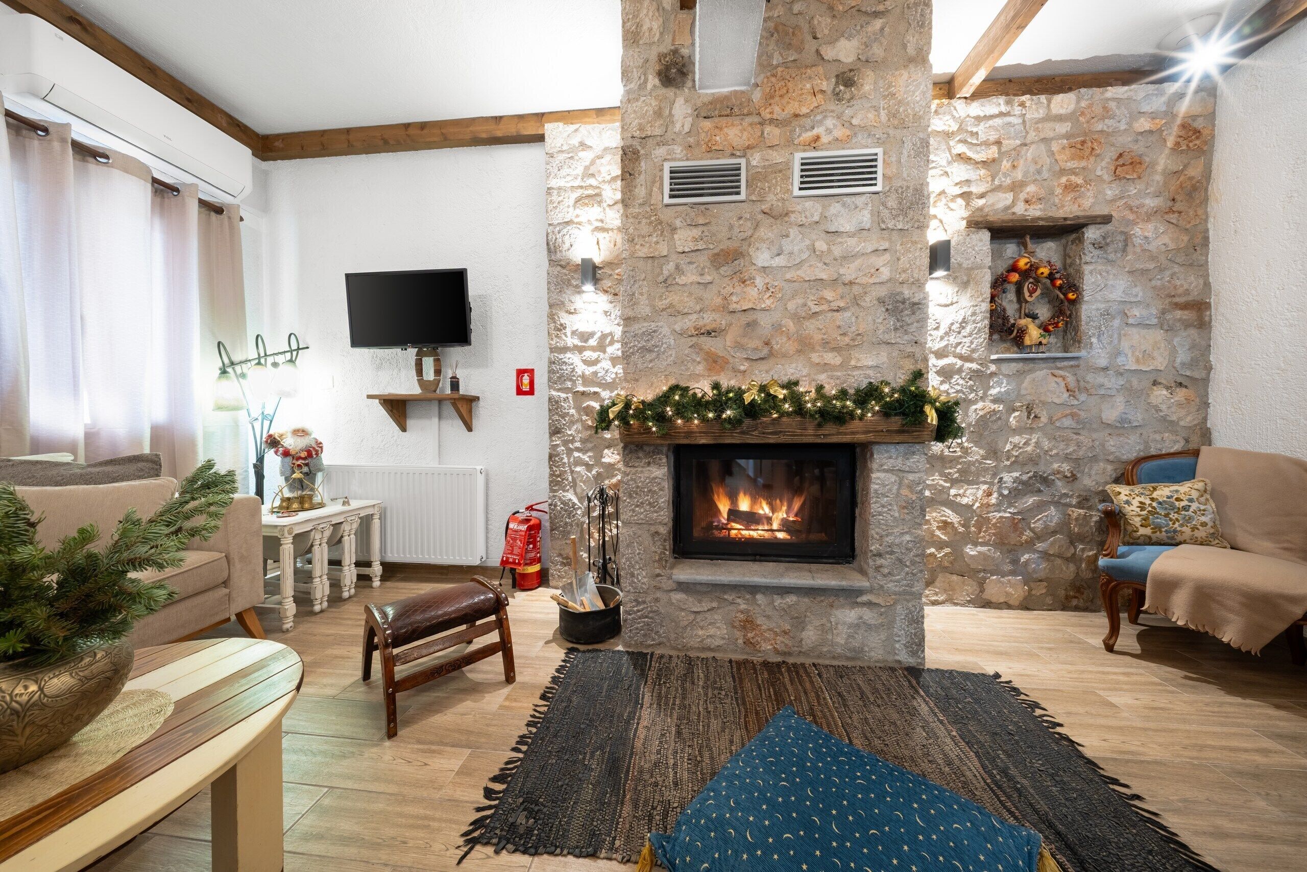 TV, fireplace, Netflix, streaming services