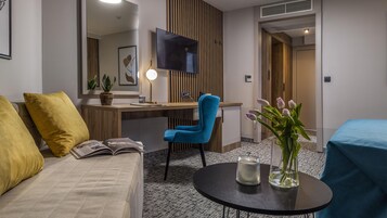 Deluxe Twin Room, 1 Bedroom | Premium bedding, down comforters, minibar, in-room safe