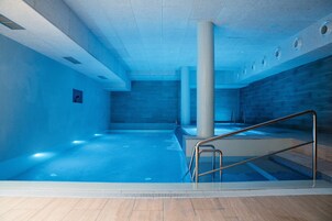 Couples treatment rooms, sauna, hot tub, steam room, body treatments