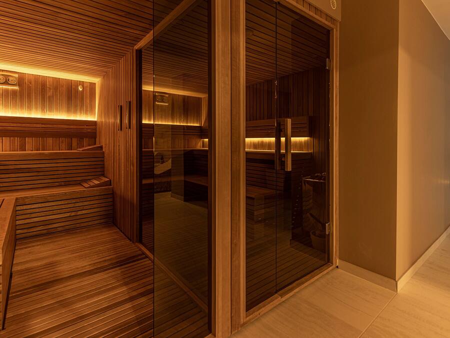 Couples treatment rooms, sauna, hot tub, steam room, body treatments