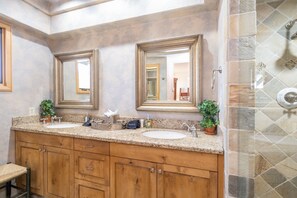 Casa adosada, 3 habitaciones | Baño | Toallas