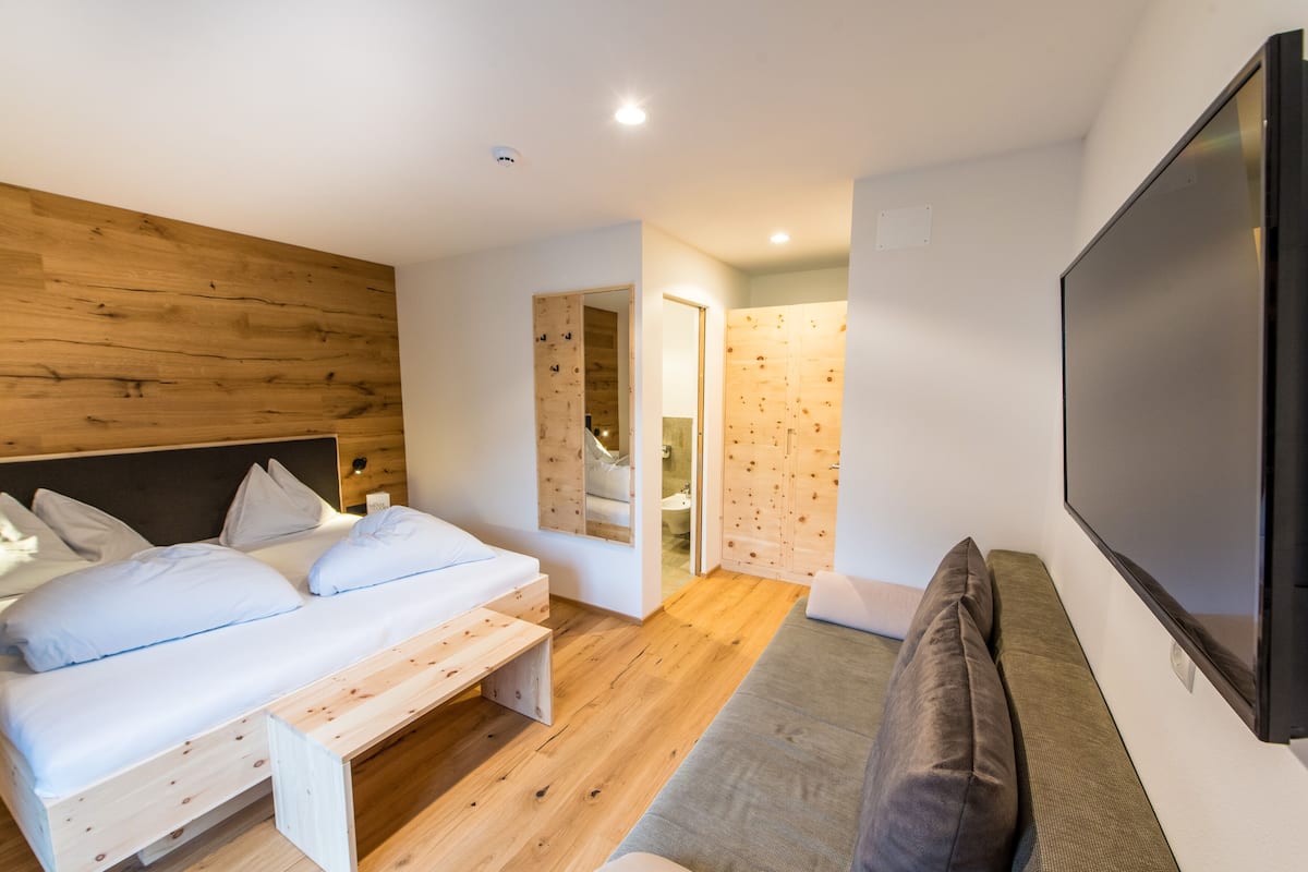Superior Double Room | Hypo-allergenic bedding, desk, soundproofing, free WiFi
