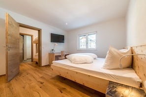 Chambre supérieure double | Literie hypoallergénique, bureau, système d’insonorisation