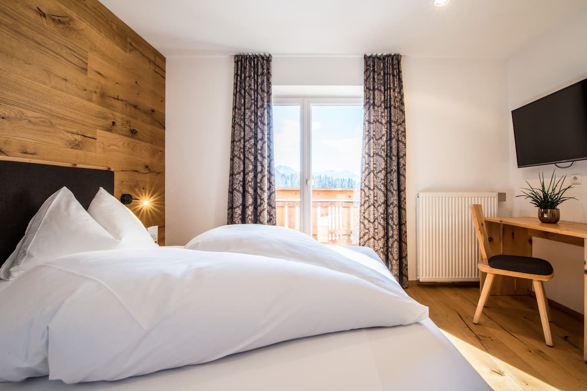 Superior Double Room | Hypo-allergenic bedding, desk, soundproofing, free WiFi