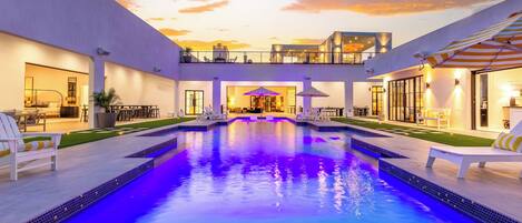 Een verwarmd zwembad