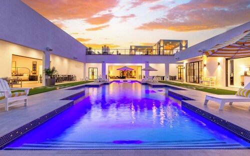 Old Town Scottsdale Luxury - Heated Pool, Spa, Rooftop Deck, Speakeasy | Limited Spr Training Avail