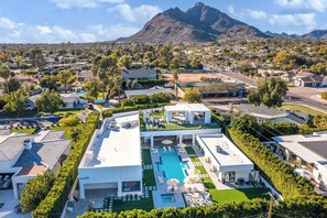Exterior - Old Town Scottsdale Luxury - Heated Pool, Spa, Rooftop Deck, Speakeasy (Scottsdale)