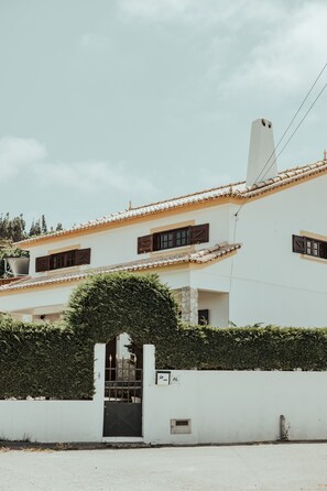 Front of property - The Far End Surf House (Lourinha)