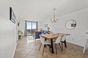 Dining - Sneaky Peeky (Myrtle Beach)