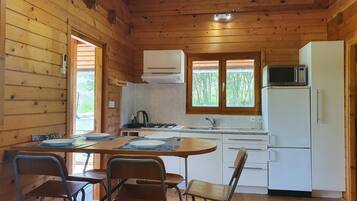 Réfrigérateur, micro-ondes, plaque de cuisson, cafetiÚre/bouilloire