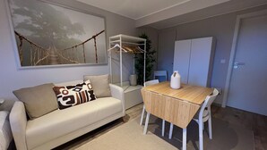 Apartment | Essbereich im Zimmer