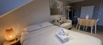 Chic Loft Studio Apt Close to Town