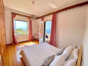 2 bedrooms, desk, iron/ironing board, Internet