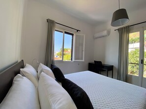 2 bedrooms, desk, iron/ironing board, Internet - Demie and George House with stunning view (Γλώσσα)