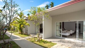 Villa Deluxe, 1 grand lit, vue parc, côté jardin