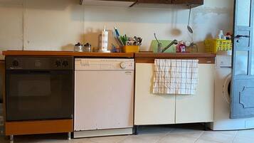 Kühlschrank, Ofen, Herdplatte, Geschirrspüler