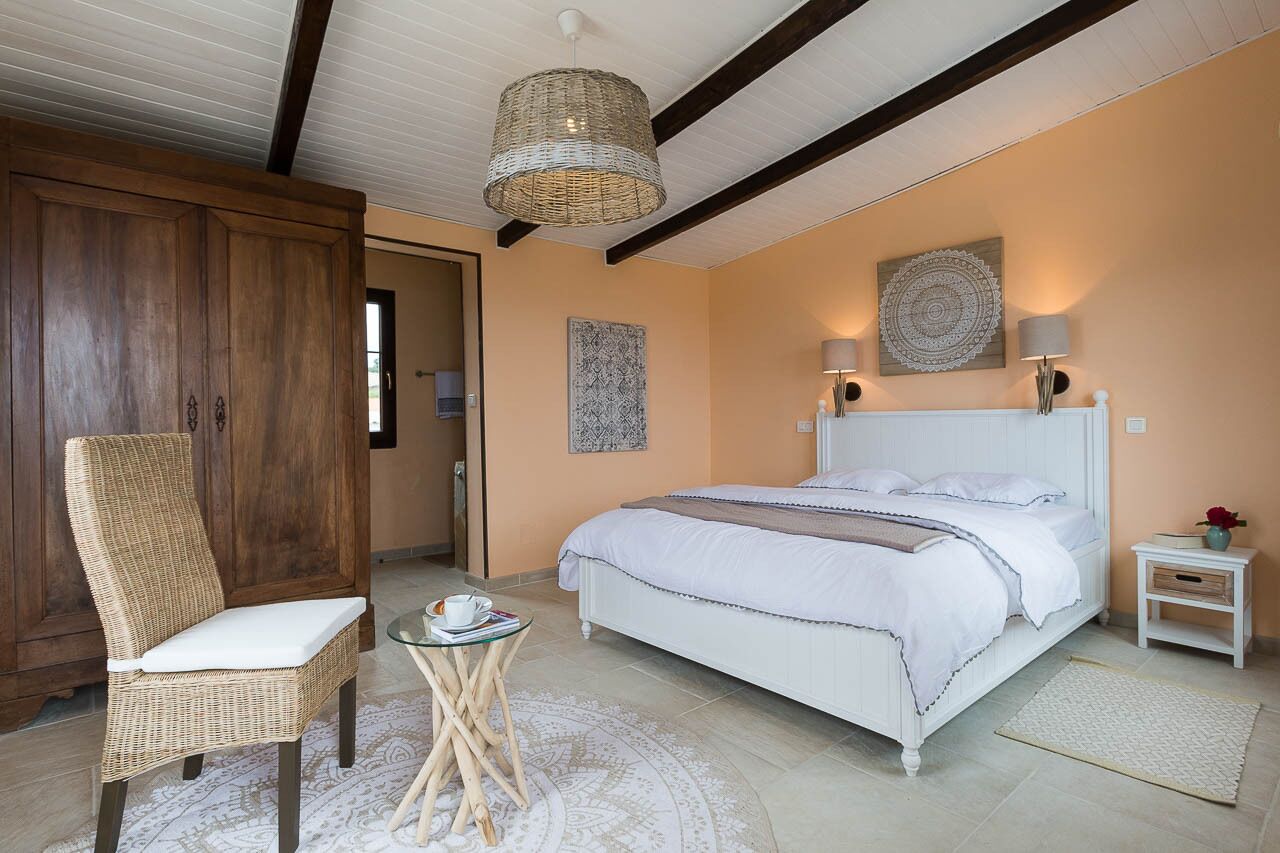 4 bedrooms, iron/ironing board, travel crib, WiFi (free)