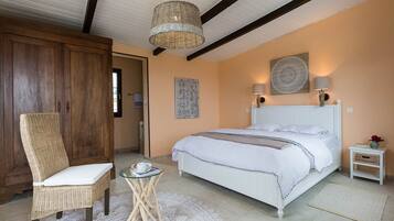 4 bedrooms, iron/ironing board, travel crib, WiFi (free)
