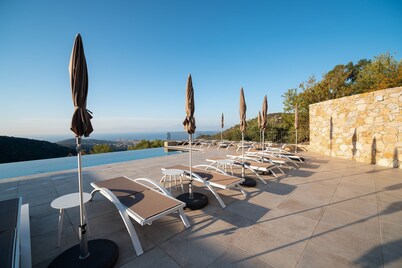 Fantastic apartment with sea view, pool and private terrace