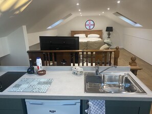 1 habitación, tabla de planchar con plancha, wifi gratis y ropa de cama 