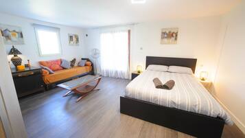 6 chambres, bureau, fer et planche Ă repasser, lit parapluie