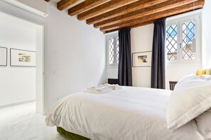 2 bedrooms, iron/ironing board, bed sheets