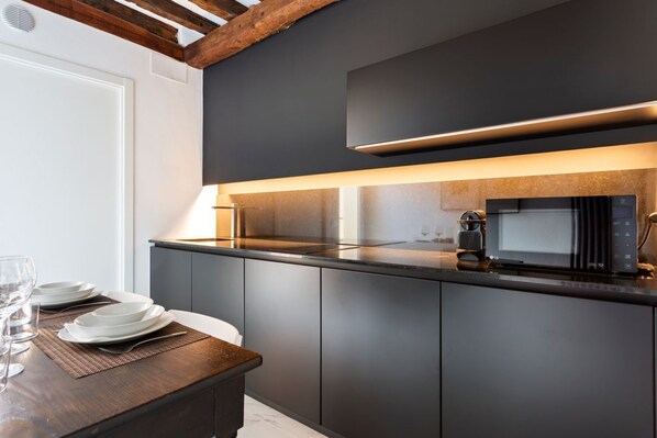 Fridge, microwave, dishwasher, coffee/tea maker