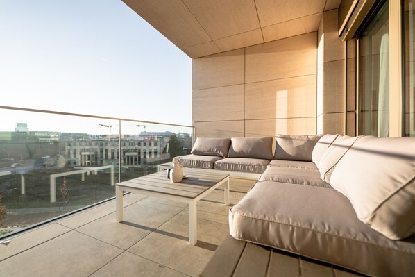 อพาร์ทเมนท์ | ระเบียง