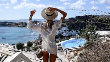 Utomhuspool och infinity-bassäng