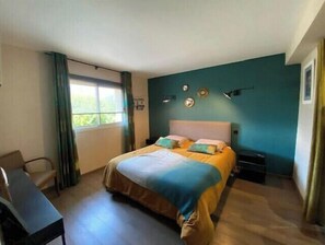 5 多间卧室、旅行婴儿床、免费 WiFi、床单