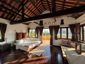 3 chambres, coffres-forts dans les chambres, bureau