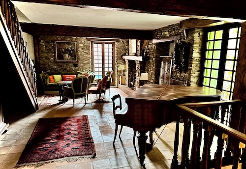 Unique catal. Traditional house with stunning views of the bay & mountains in d. Old town