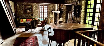 Unique catal. Traditional house with stunning views of the bay & mountains in d. Old town