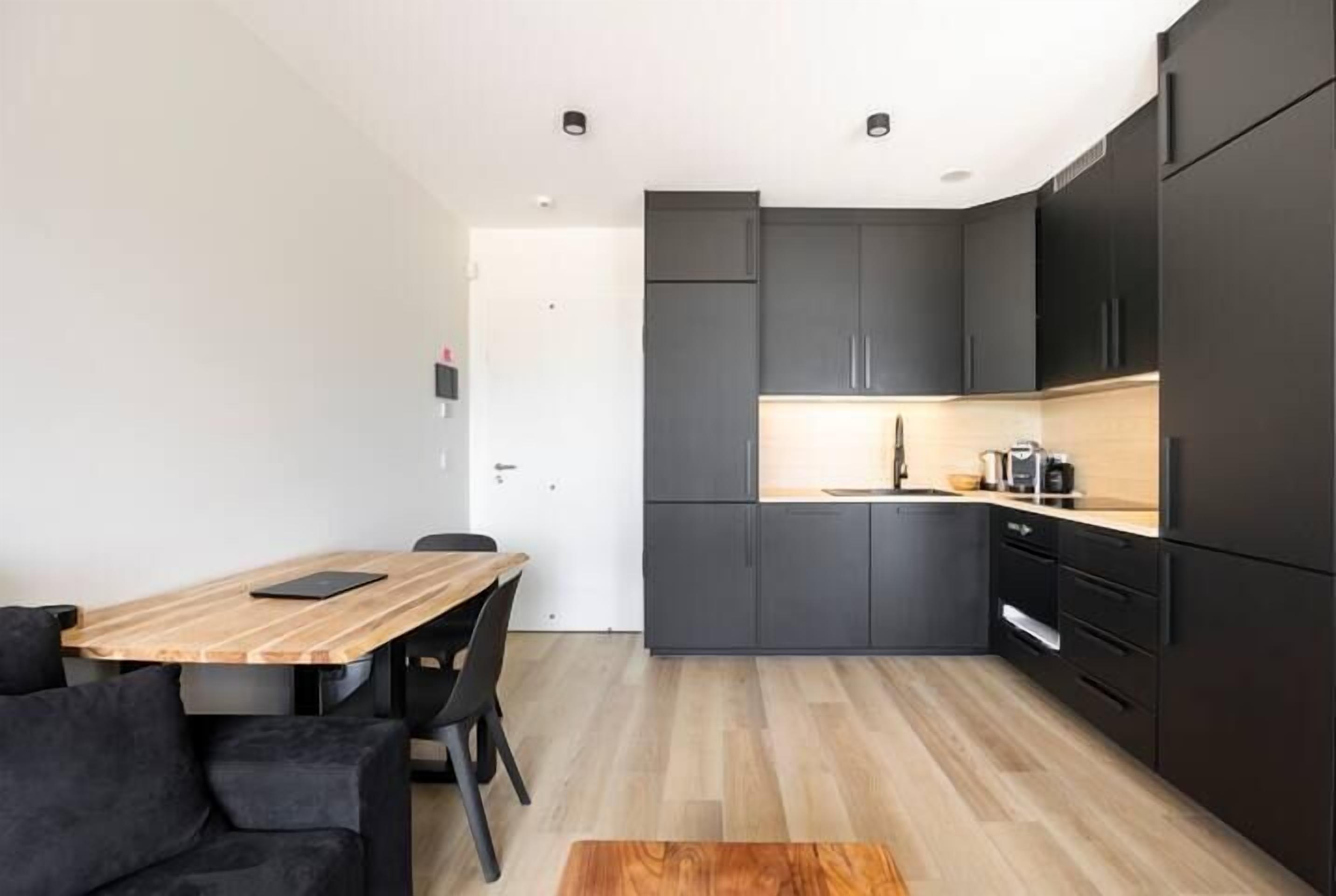 Modern Studio PwC Deloitte in Cloche dOr