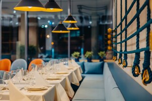 Lunch and dinner served, Italian cuisine