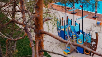 Children’s play area – outdoor