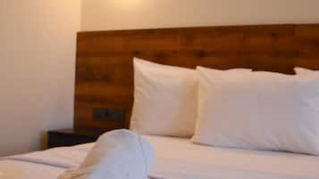 Minibar, desk, laptop workspace, free WiFi